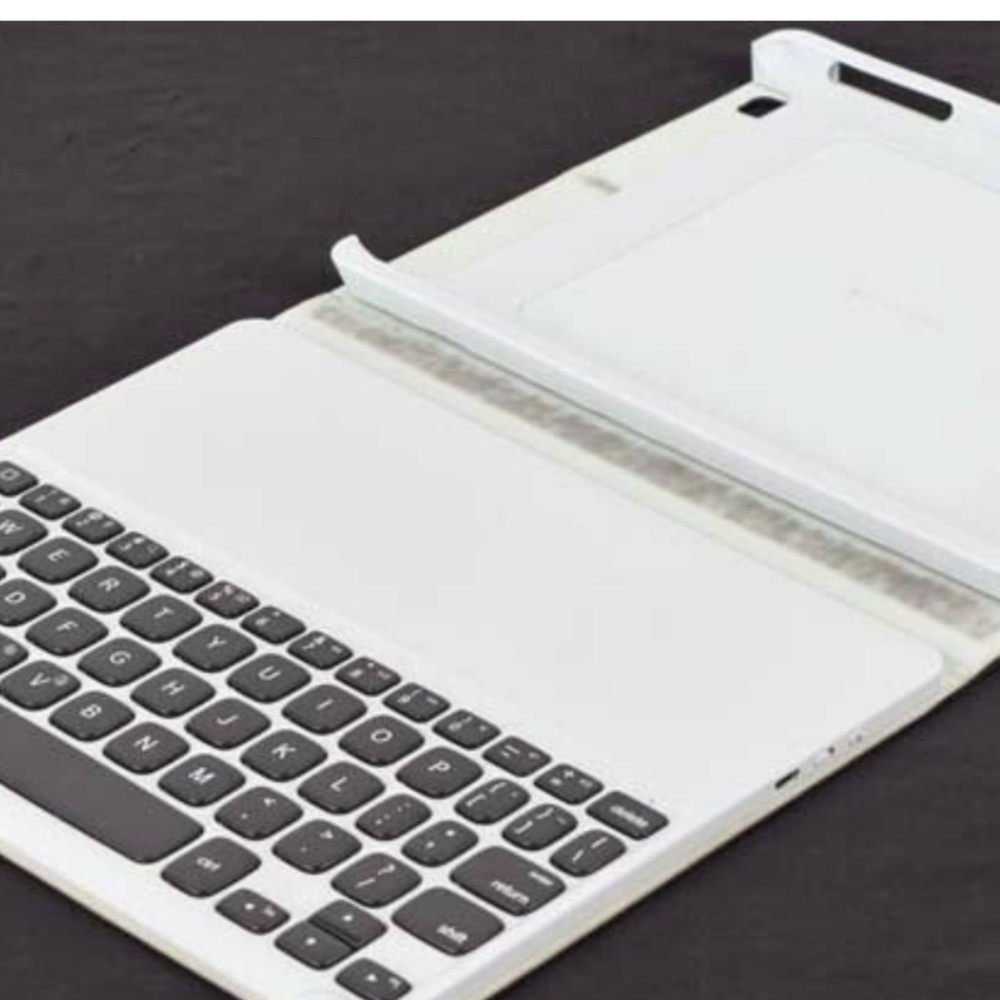 Logitech Folio Keyboard Case For Ipad - image 1